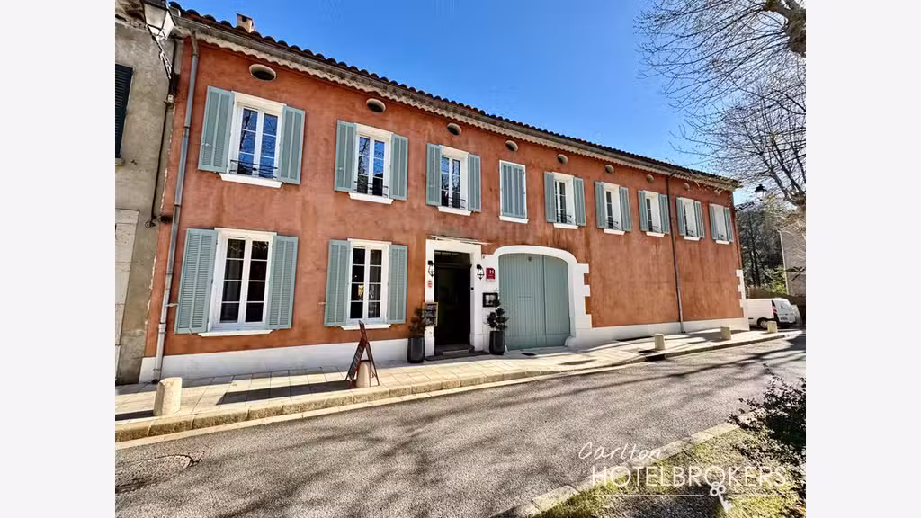 Vente hôtel 3 *** rénové au coeur du Var