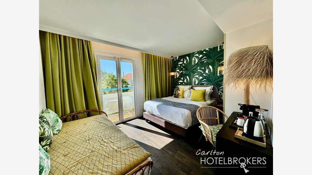 Hôtel Bureau à 100 m de la plage