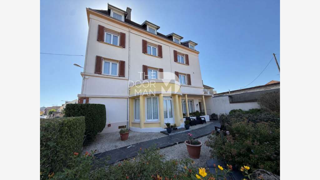 A vendre hôtel de charme proche gare Chaumont