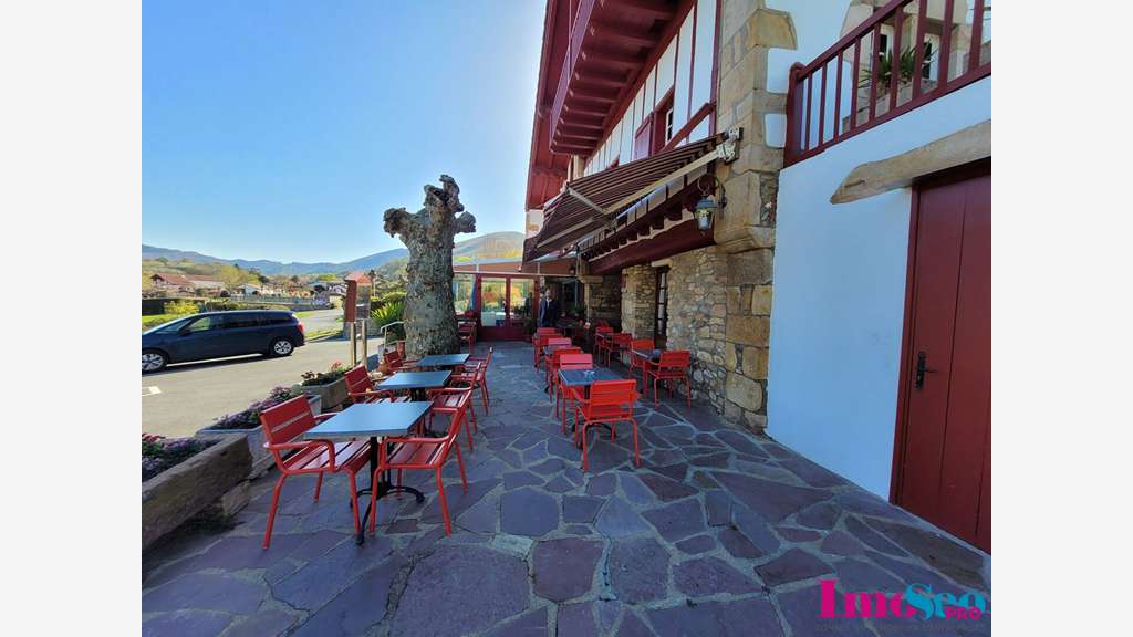 AV hôtel bar restaurant à Sare au pied de la Rhune