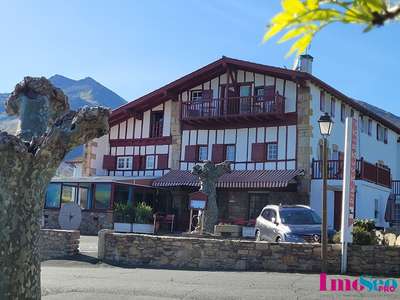 AV hôtel bar restaurant à Sare au pied de la Rhune