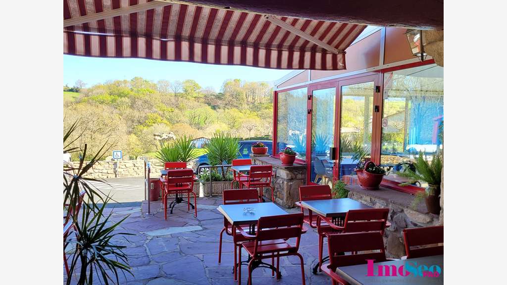 AV hôtel bar restaurant à Sare au pied de la Rhune