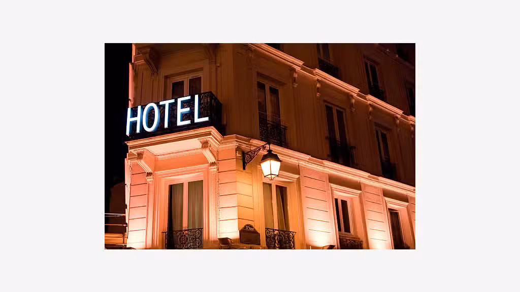 AV murs + FDC hôtel bureau 3* rénové centre Cassis