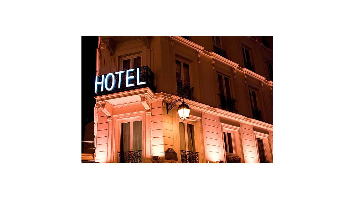 AV murs + FDC hôtel bureau 3* rénové centre Cassis