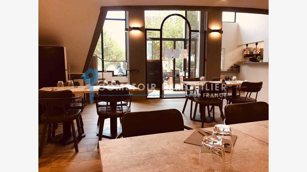 En exclusivité mur et fonds restaurant à Vergèze