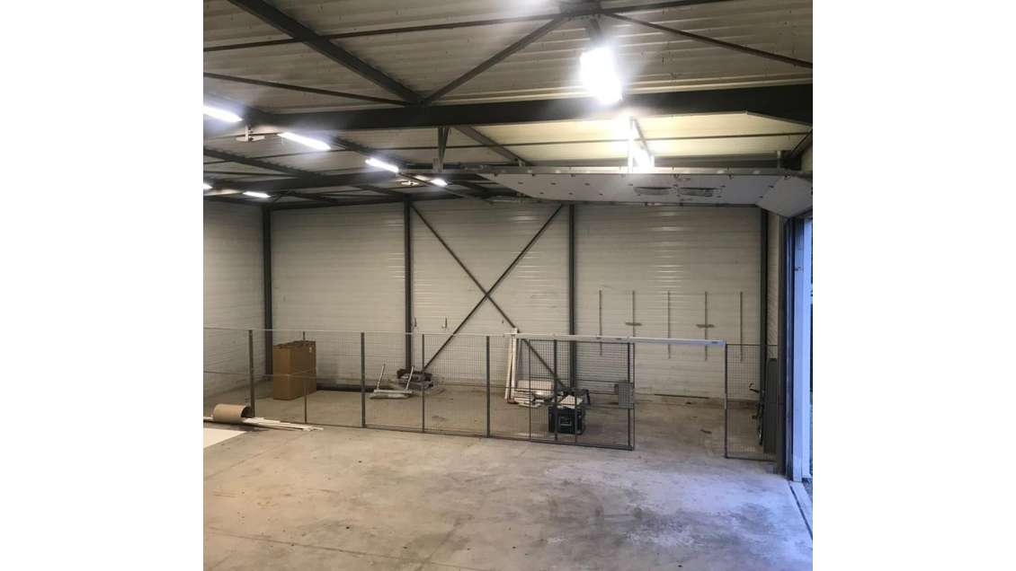Vend local d'activités 300m² à St Léger sur Dheune