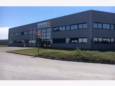 À vendre local d'activités de 3 120m² à Bram