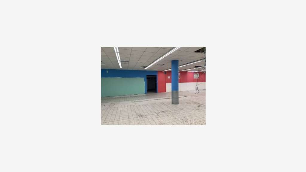 A vendre local commercial de 1135m² Château Arnoux