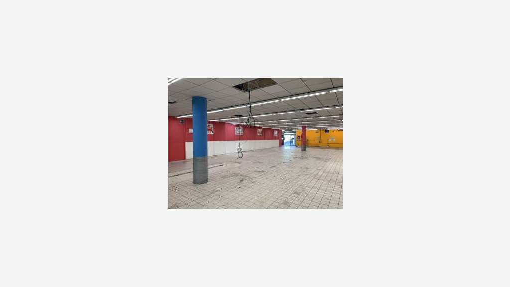 A vendre local commercial de 1135m² Château Arnoux