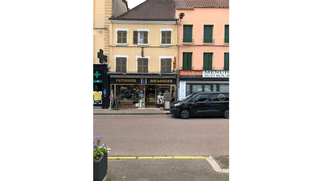 AV boulangerie-pâtisserie + murs sur Chauffailles