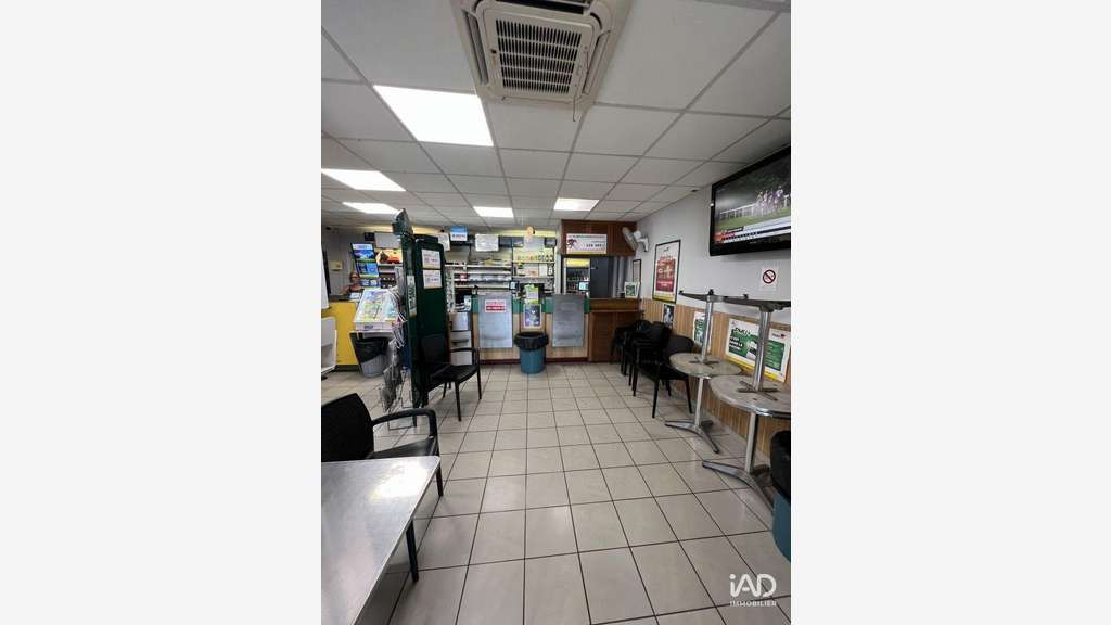 AV FDC tabac PMU 65m² à Gourbeyre empl stratégique