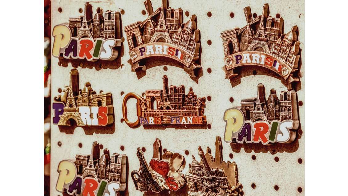 AV  M&F Cadeaux souvenirs et logement La Rochelle