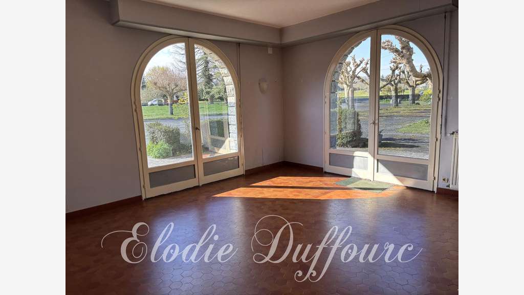 Hôtel de charme à vendre face aux Pyrénées