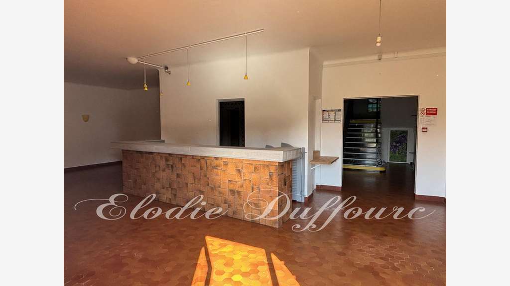 Hôtel de charme à vendre face aux Pyrénées