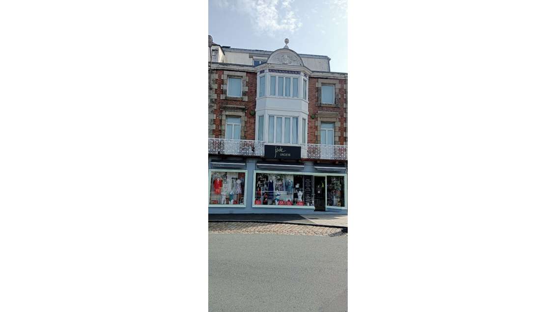 Vente FDC lingerie empl N°1 à Lannion centre