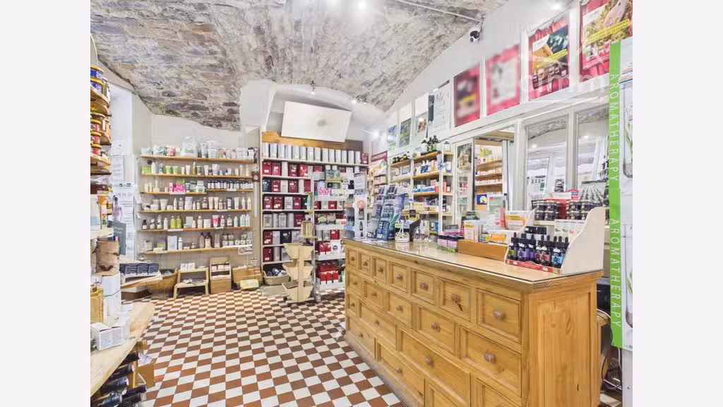 Charmant magasin au coeur du village des Les Vans