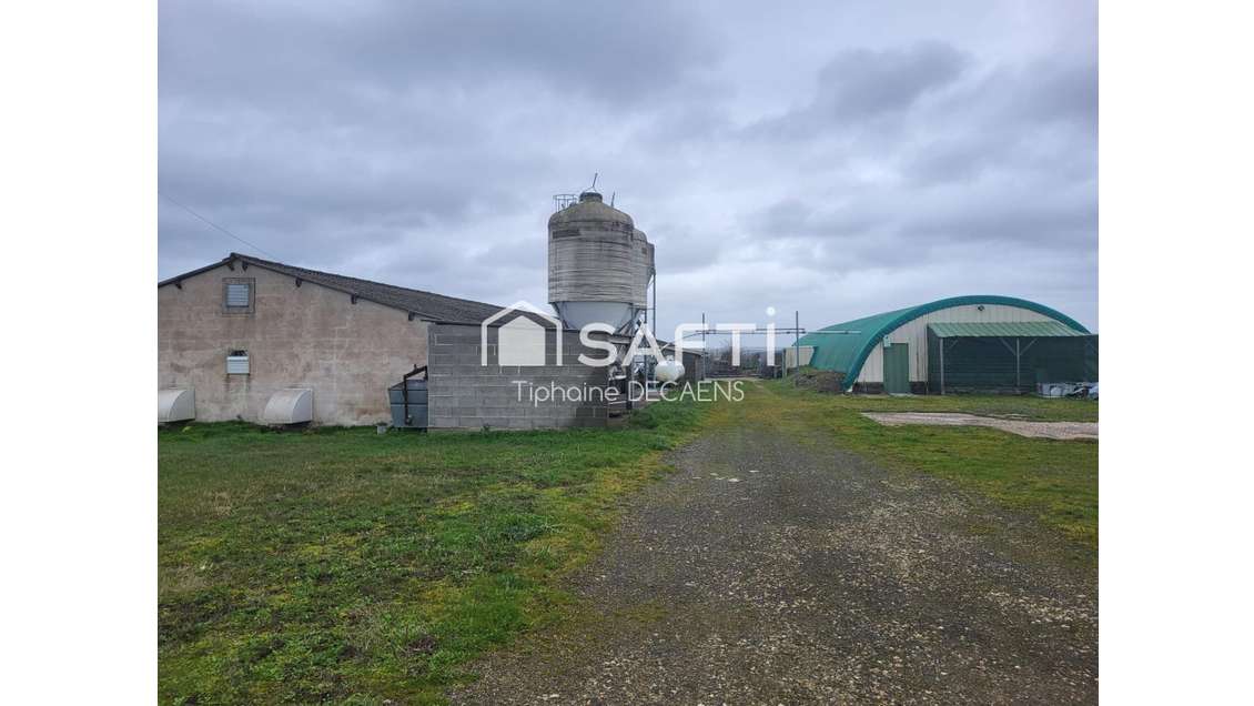 AV ancienne exploitation agricole (lapin) à Loudun
