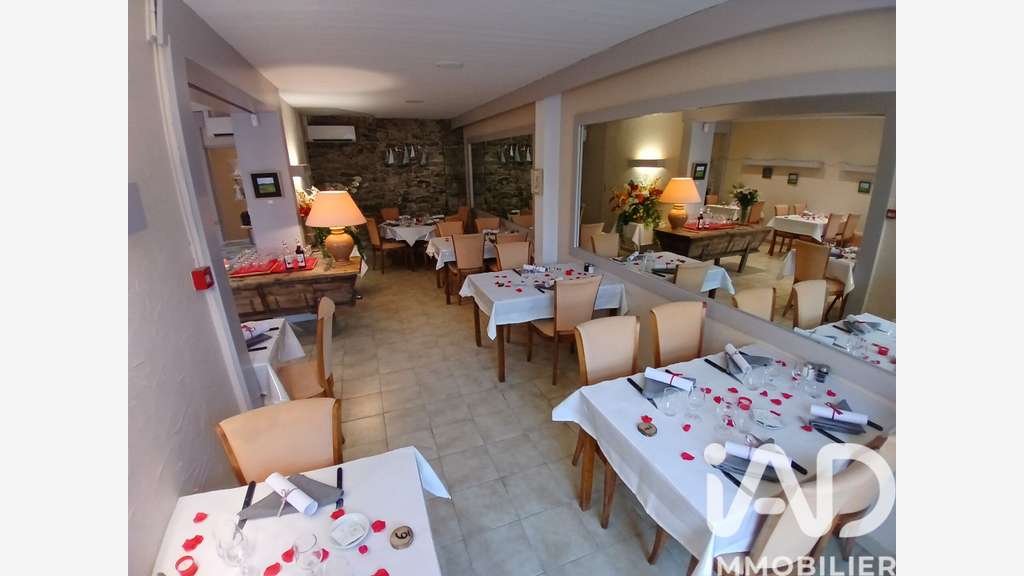 Vente crêperie sur la place de Nant