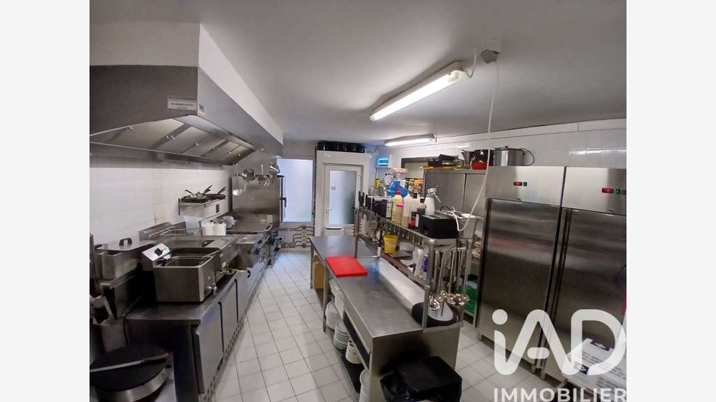 Vente crêperie sur la place de Nant