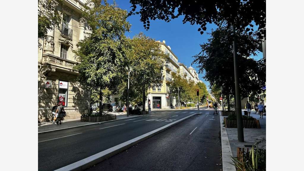 Vente murs et fonds hôtel style particulier à Nice
