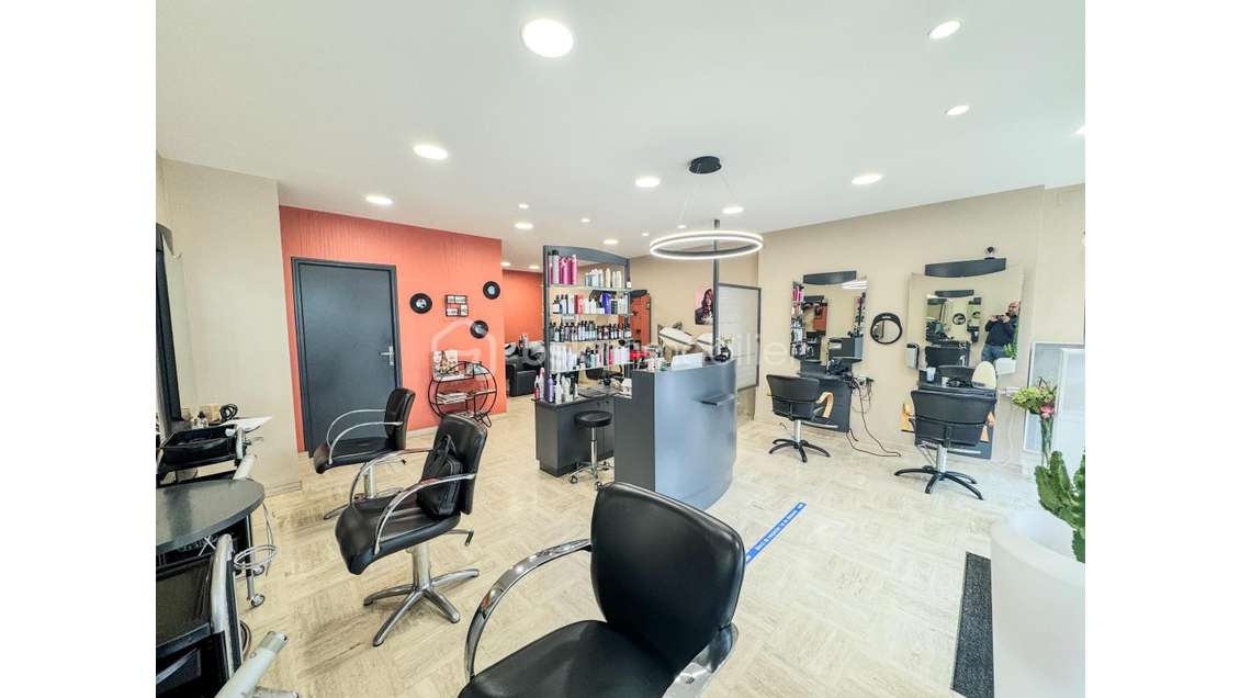 AV salon de coiffure 53m² centre Noyal-sur-Vilaine