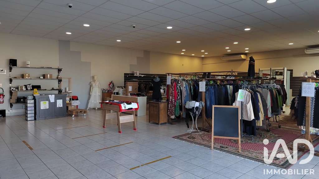 AV pressing + parking en zone d'activité à Orange