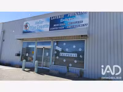 AV pressing + parking en zone d'activité à Orange