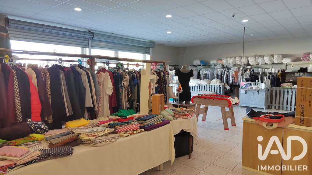 AV pressing + parking en zone d'activité à Orange
