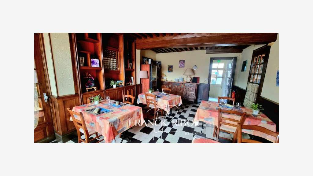 AV murs hôtel-restaurant idéalement placé à Quarré