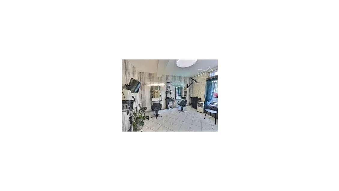 AV local et fonds salon de coiffure à Revigny