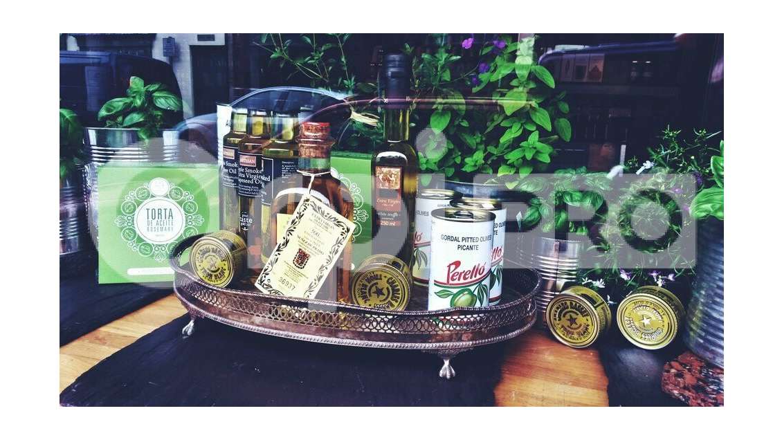 Murs fonds épicerie restaurant café logement T4