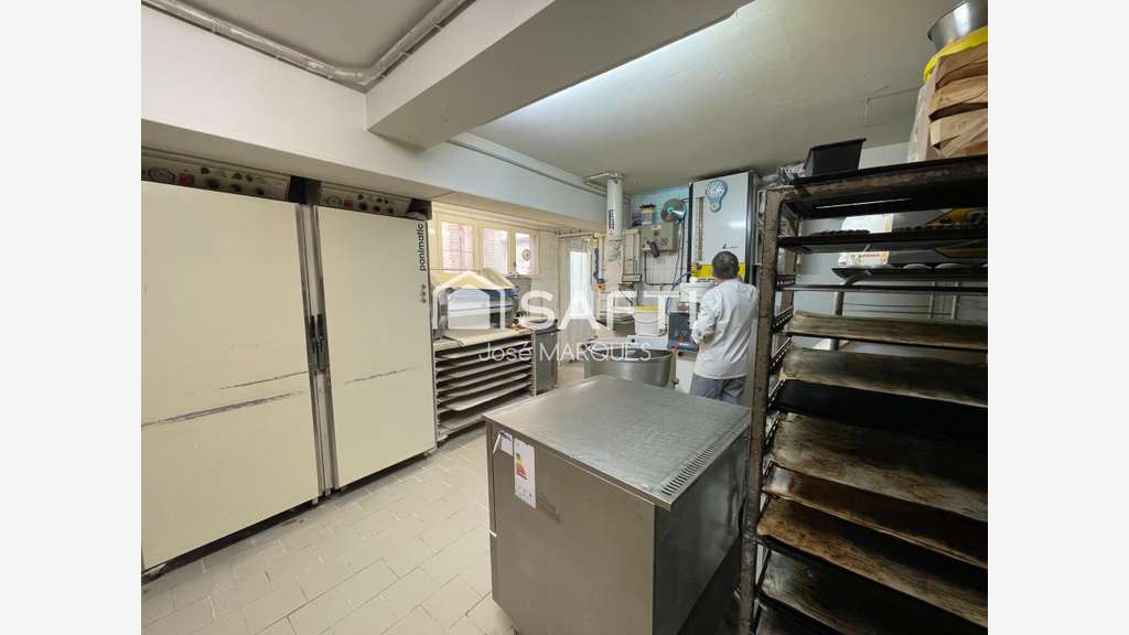 Murs et fond boulangerie empl premium de Vitry