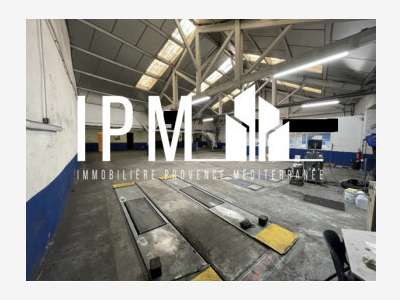 Vend local commercial 447m² à Marseille Chartreux
