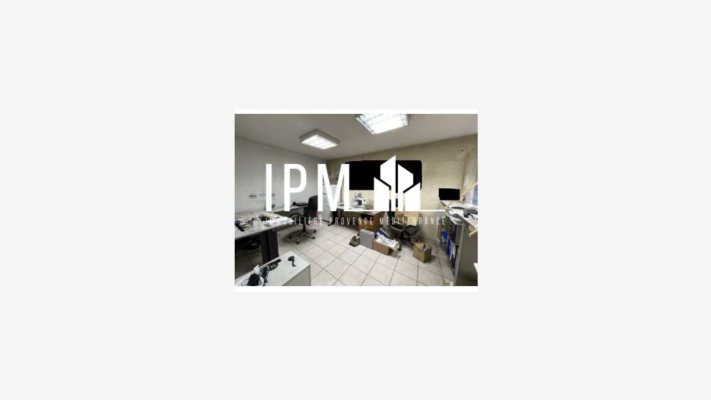 Vend local commercial 447m² à Marseille Chartreux