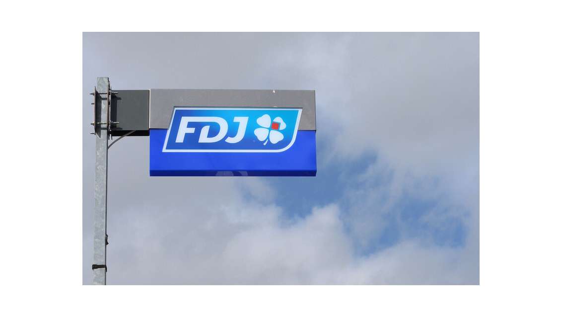 Vente FDC loto PMU presse proche de Bordeaux