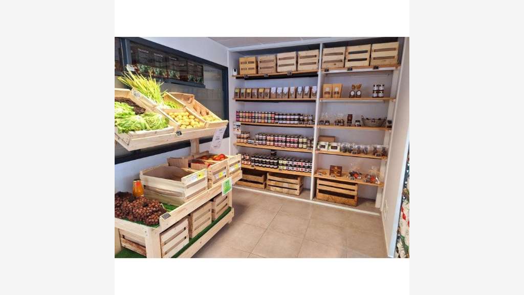 Vente joli commerce alimentation à Monein centre