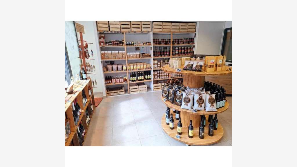 Vente joli commerce alimentation à Monein centre