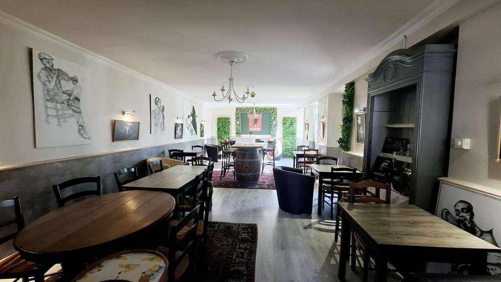 Vente bistrot cave à vins de 200m² à Ploumilliau