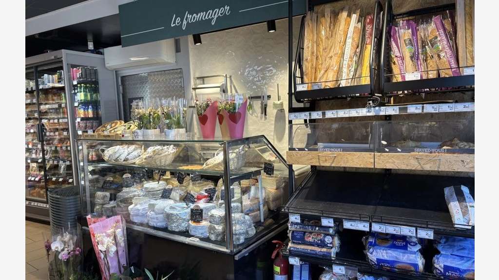 Vente supérette Carrefour Montagne à Bozel centre