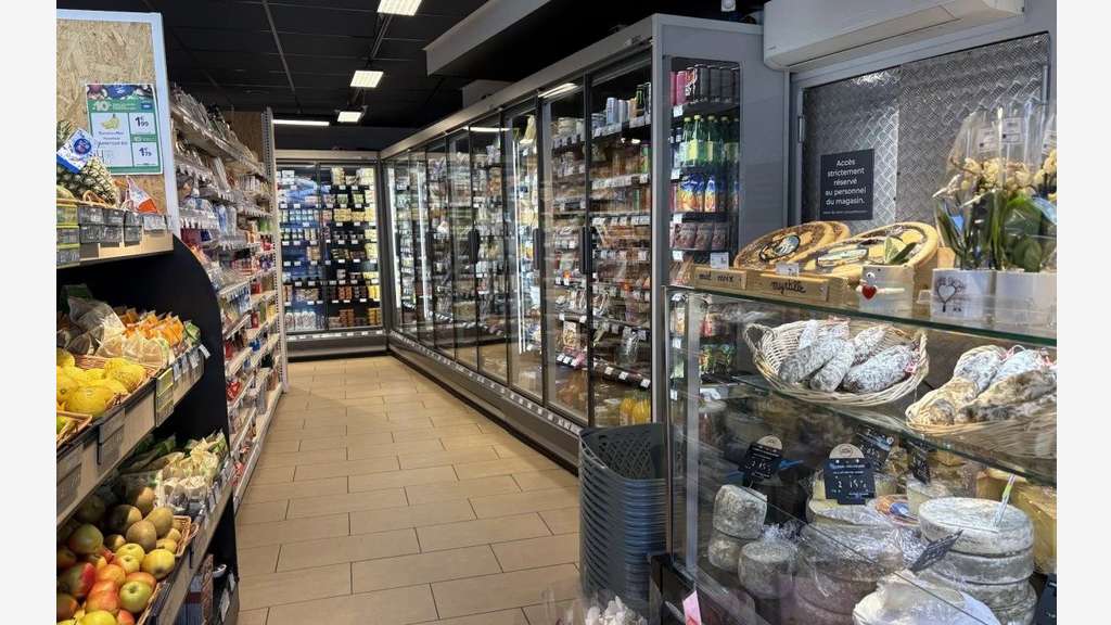 Vente supérette Carrefour Montagne à Bozel centre