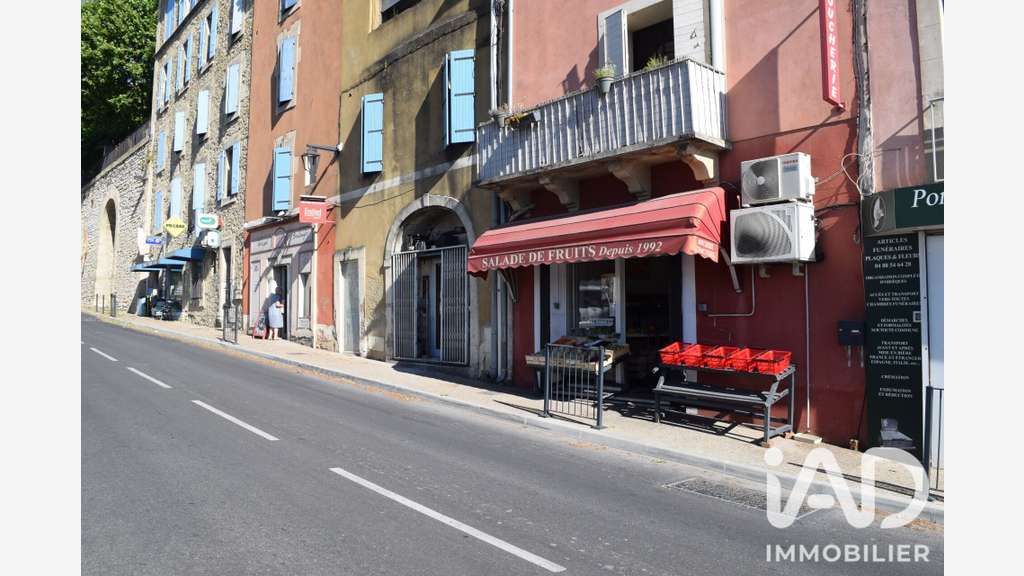 Vente épicerie de renom à Châteauneuf-de-Gadagne