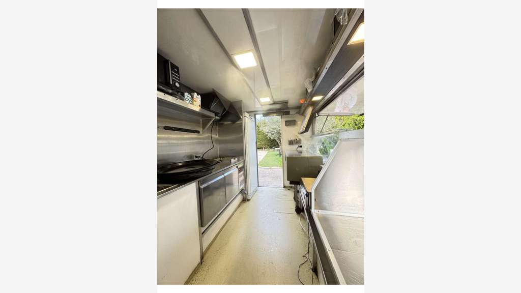 Vente FDC food truck rentable Châteauneuf-le-Rouge