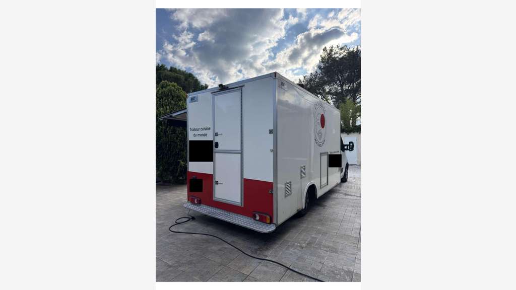 Vente FDC food truck rentable Châteauneuf-le-Rouge