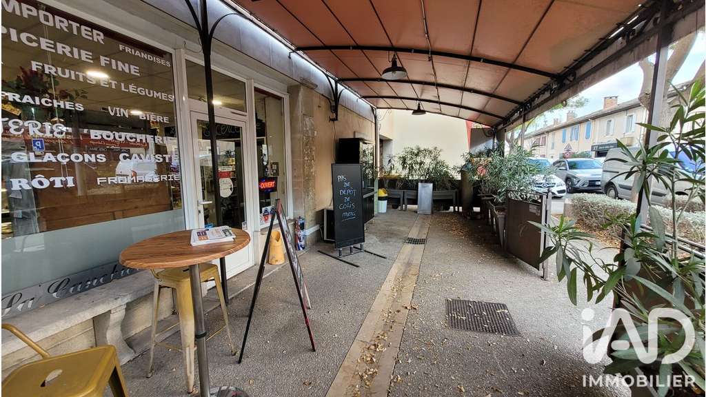 Vente FDC épicerie avec terrasse à Cheval-Blanc