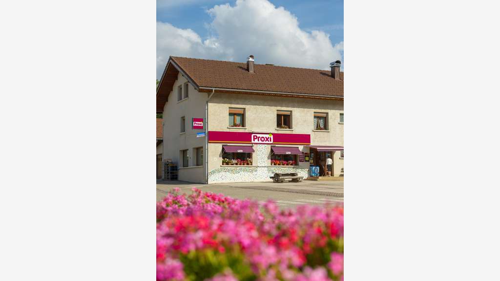 Vente magasin de proximité Les Moussières