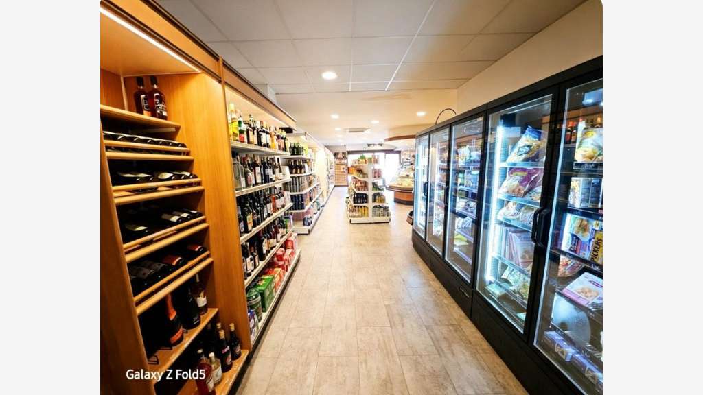 Vente commerce multiactivités à fort potentiel 68