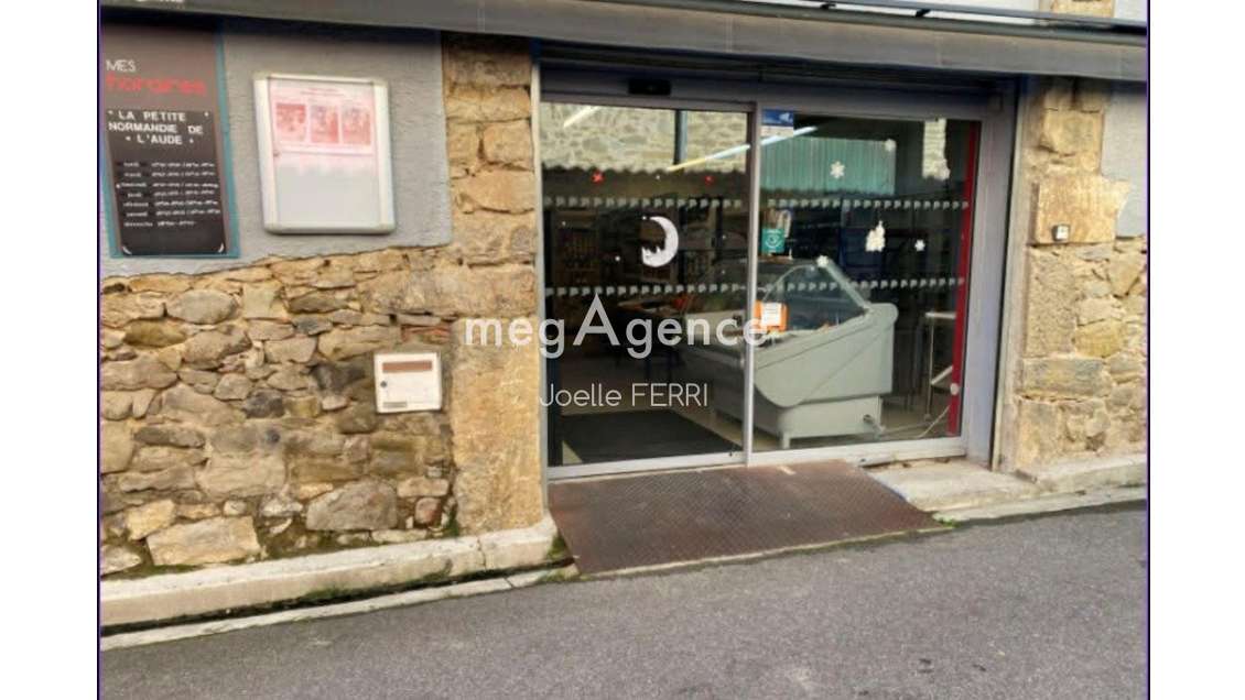 Épicerie en vente à l'entrée des Corbières