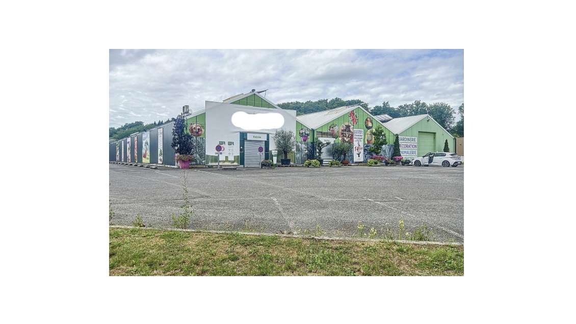 Fonds + murs jardinerie sous enseigne à Dampierre