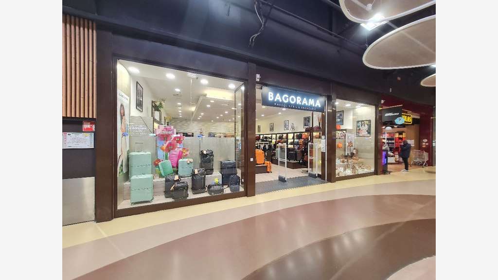 AV FDC bagagerie 180m² empl premium Chambourcy