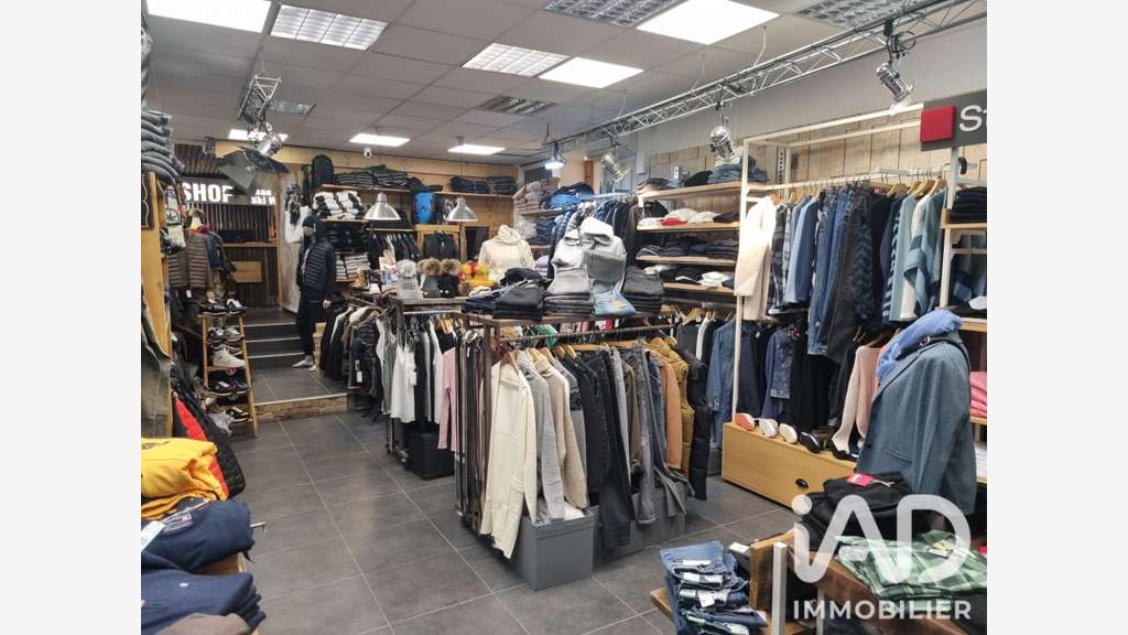 Vente commerce de prêt-à-porter au Bourg-d'Oisans